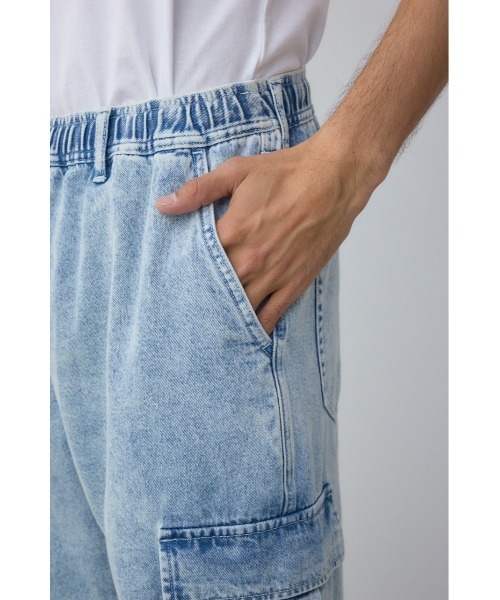 AZUL by moussy（アズールバイマウジー）の「AZUL DENIM カーゴショーツ（スラックス・レディース・ライトブルー/ライトブラック・MEDIUM/LARGE）」の6枚目の写真