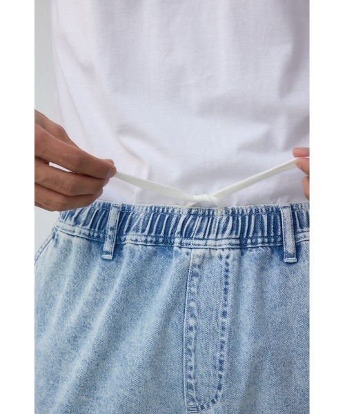 AZUL by moussy（アズールバイマウジー）の「AZUL DENIM カーゴショーツ（スラックス・レディース・ライトブルー/ライトブラック・MEDIUM/LARGE）」の5枚目の写真
