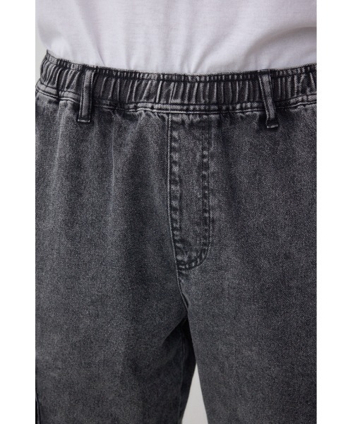 AZUL by moussy（アズールバイマウジー）の「AZUL DENIM カーゴショーツ（スラックス・レディース・ライトブルー/ライトブラック・MEDIUM/LARGE）」の18枚目の写真