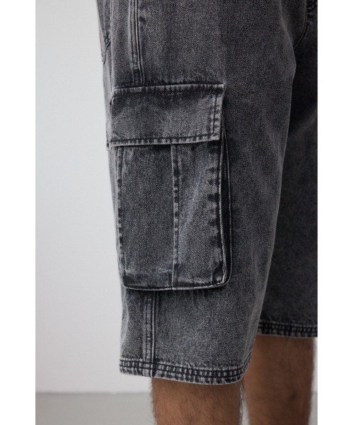 AZUL by moussy（アズールバイマウジー）の「AZUL DENIM カーゴショーツ（スラックス・レディース・ライトブルー/ライトブラック・MEDIUM/LARGE）」の13枚目の写真