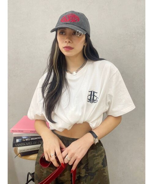 EVRIS（エヴリス）の「E emblemカラーTシャツ（Tシャツ/カットソー・レディース・ホワイト/ピンク/イエロー/ブラック/ブルー・FREE）」の7枚目の写真