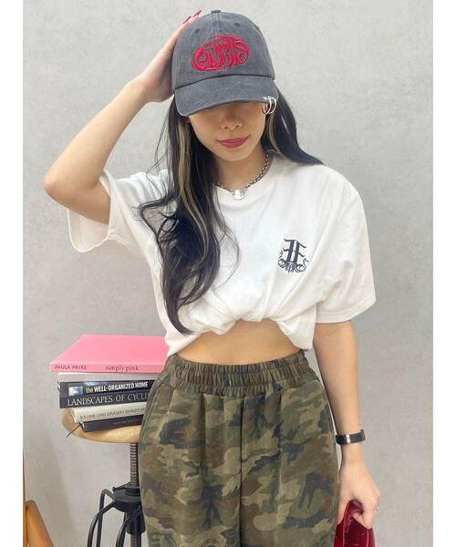 EVRIS（エヴリス）の「E emblemカラーTシャツ（Tシャツ/カットソー・レディース・ホワイト/ピンク/イエロー/ブラック/ブルー・FREE）」の8枚目の写真