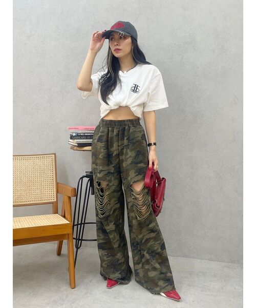 EVRIS（エヴリス）の「E emblemカラーTシャツ（Tシャツ/カットソー・レディース・ホワイト/ピンク/イエロー/ブラック/ブルー・FREE）」の9枚目の写真