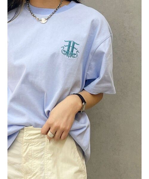 EVRIS（エヴリス）の「E emblemカラーTシャツ（Tシャツ/カットソー・レディース・ホワイト/ピンク/イエロー/ブラック/ブルー・FREE）」の12枚目の写真