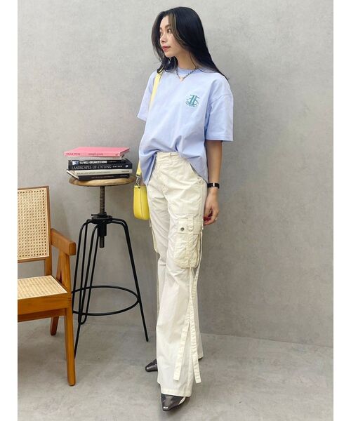 EVRIS（エヴリス）の「E emblemカラーTシャツ（Tシャツ/カットソー・レディース・ホワイト/ピンク/イエロー/ブラック/ブルー・FREE）」の15枚目の写真