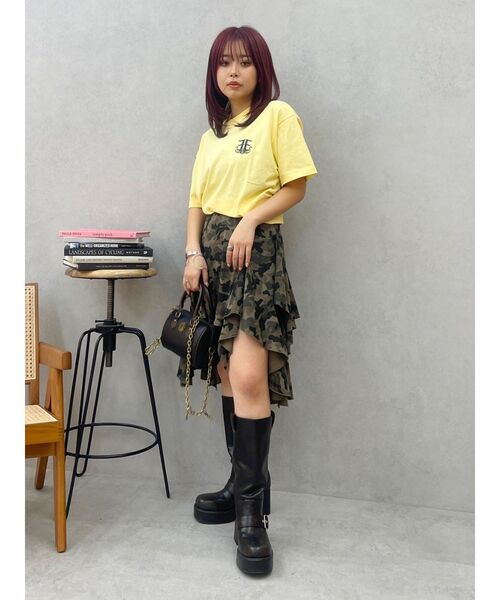 EVRIS（エヴリス）の「E emblemカラーTシャツ（Tシャツ/カットソー・レディース・ホワイト/ピンク/イエロー/ブラック/ブルー・FREE）」の21枚目の写真