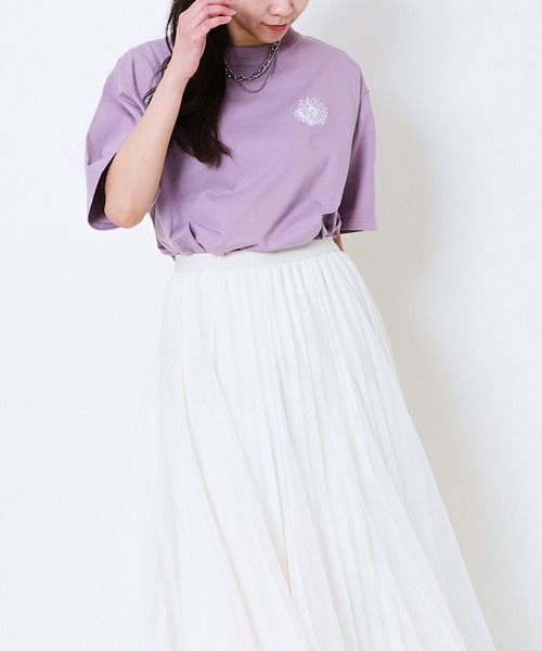 GORGE(ゴージ)の「《フラワーロゴ×ゆるシルエット》レディース 半袖Tシャツ 体型カバー 春夏秋(Tシャツ/カットソー・レディース・チャコール/オートミール/オフホワイト/パープル・F)」の12枚目の写真