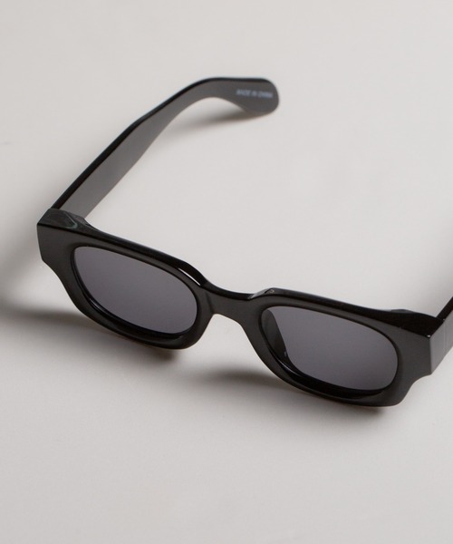 Peony(ピオニー)の「【Peony/ピオニー】/スクエア フォックス型 Y2Kサングラス(サングラス・レディース・グリーン/ブラック/イエロー・FREE)」の4枚目の写真