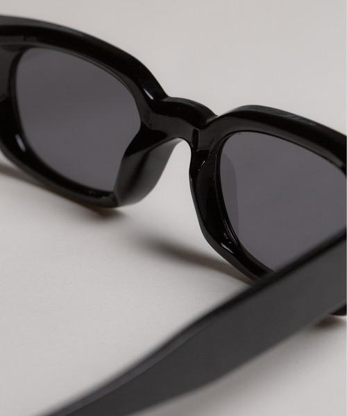 Peony(ピオニー)の「【Peony/ピオニー】/スクエア フォックス型 Y2Kサングラス(サングラス・レディース・グリーン/ブラック/イエロー・FREE)」の8枚目の写真