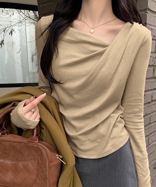 COCOMOMO(ココモモ)の「サイドギャザードレープトップス アシンメトリー ドレープネック トップス 長袖 カットソー 春服 秋服(Tシャツ/カットソー・レディース・ブラウン/ベージュ/ライトブラウン/ブルー/ブラック/ホワイト・FREE)」の14枚目の写真