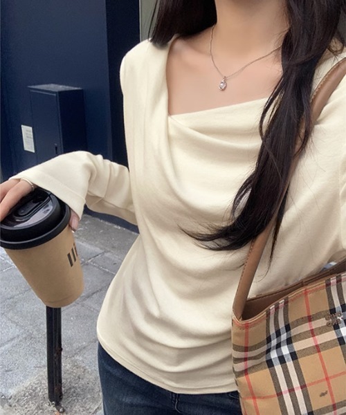 COCOMOMO(ココモモ)の「サイドギャザードレープトップス アシンメトリー ドレープネック トップス 長袖 カットソー 春服 秋服(Tシャツ/カットソー・レディース・ブラウン/ベージュ/ライトブラウン/ブルー/ブラック/ホワイト・FREE)」の12枚目の写真