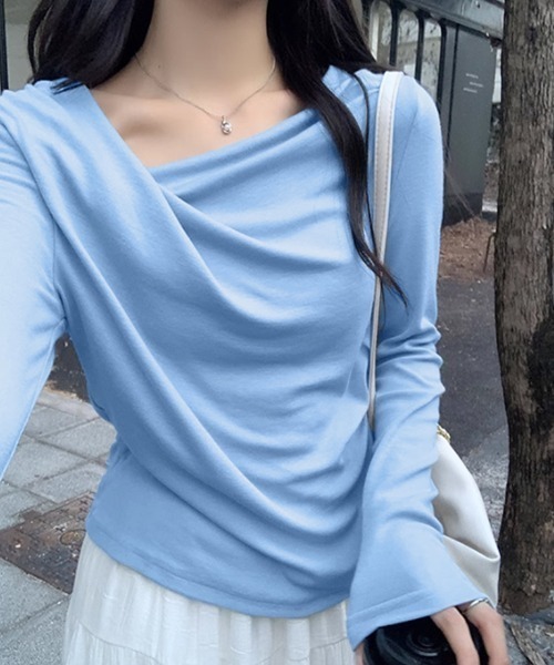 COCOMOMO(ココモモ)の「サイドギャザードレープトップス アシンメトリー ドレープネック トップス 長袖 カットソー 春服 秋服(Tシャツ/カットソー・レディース・ブラウン/ベージュ/ライトブラウン/ブルー/ブラック/ホワイト・FREE)」の20枚目の写真