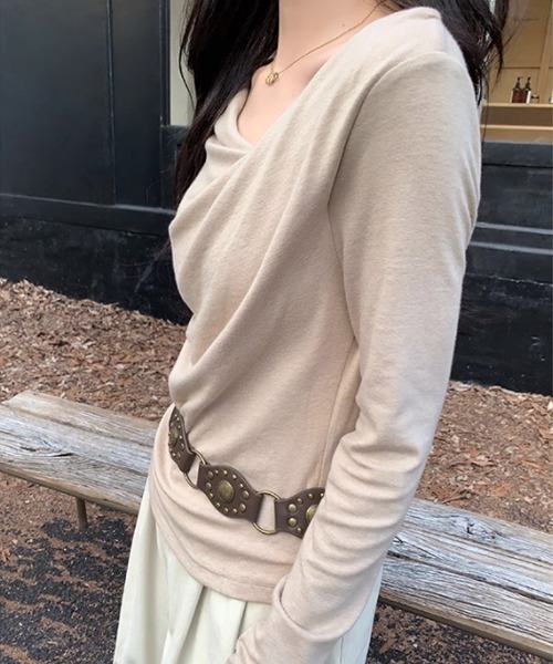 COCOMOMO(ココモモ)の「サイドギャザードレープトップス アシンメトリー ドレープネック トップス 長袖 カットソー 春服 秋服(Tシャツ/カットソー・レディース・ブラウン/ベージュ/ライトブラウン/ブルー/ブラック/ホワイト・FREE)」の19枚目の写真