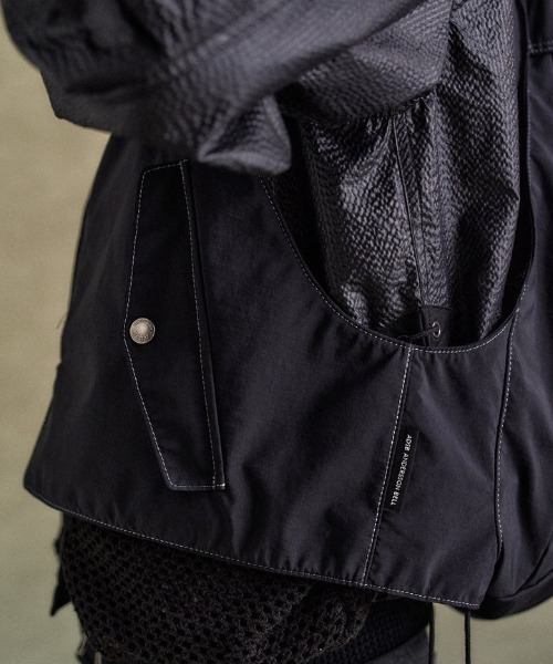 ANDERSSON BELL（アンダースンベル）の「Andersson Bell/アンダーソンベル/TRIANGOLO VEST BACKPACK（バックパック/リュック・レディース・ブラック・F）」の8枚目の写真