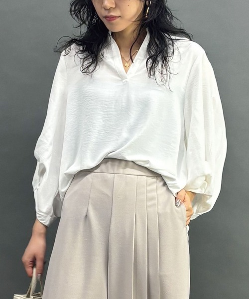 NICOLE white（ニコルホワイト）の「タックパフブラウス（シャツ/ブラウス・レディース・ラベンダー/オフホワイト/ブラック・FREE）」の2枚目の写真