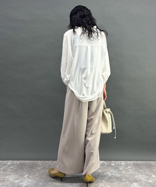 NICOLE white（ニコルホワイト）の「タックパフブラウス（シャツ/ブラウス・レディース・ラベンダー/オフホワイト/ブラック・FREE）」の5枚目の写真