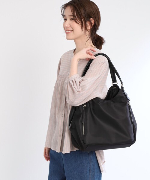 Reflect(リフレクト)の「【大容量/底ファスナー付き/キレイめコーデにも◎】ナイロンバッグ(トートバッグ・レディース・ベージュ系4/ブルーグリーン/ブラック・00)」の10枚目の写真