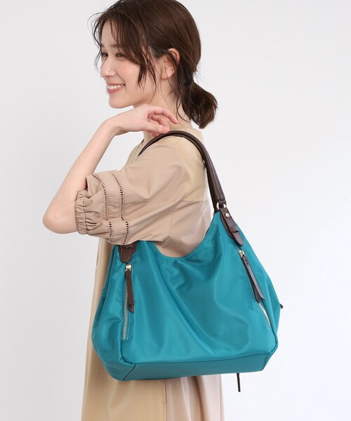 Reflect(リフレクト)の「【大容量/底ファスナー付き/キレイめコーデにも◎】ナイロンバッグ(トートバッグ・レディース・ベージュ系4/ブルーグリーン/ブラック・00)」の7枚目の写真