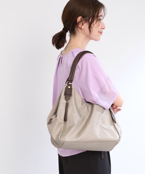 Reflect(リフレクト)の「【大容量/底ファスナー付き/キレイめコーデにも◎】ナイロンバッグ(トートバッグ・レディース・ベージュ系4/ブルーグリーン/ブラック・00)」の4枚目の写真