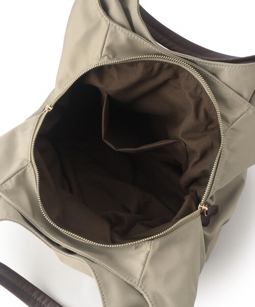 Reflect(リフレクト)の「【大容量/底ファスナー付き/キレイめコーデにも◎】ナイロンバッグ(トートバッグ・レディース・ベージュ系4/ブルーグリーン/ブラック・00)」の21枚目の写真