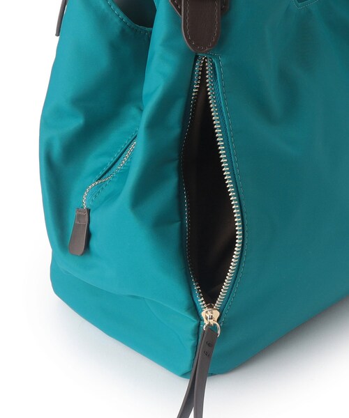 Reflect(リフレクト)の「【大容量/底ファスナー付き/キレイめコーデにも◎】ナイロンバッグ(トートバッグ・レディース・ベージュ系4/ブルーグリーン/ブラック・00)」の13枚目の写真