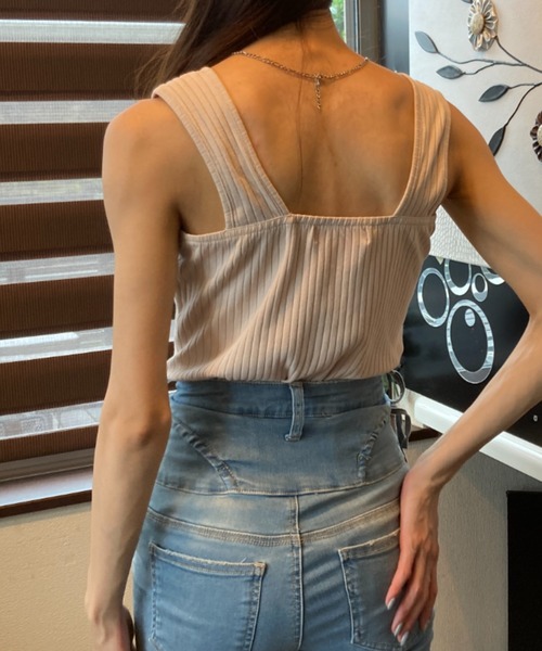 Loco Ocean(ロコオーシャン)の「スクエアネック 太ストラップ リブタンクトップ インナー 夏服(タンクトップ・レディース・ブラック/ホワイト/ブラック系その他/ライトベージュ・FREE)」の16枚目の写真