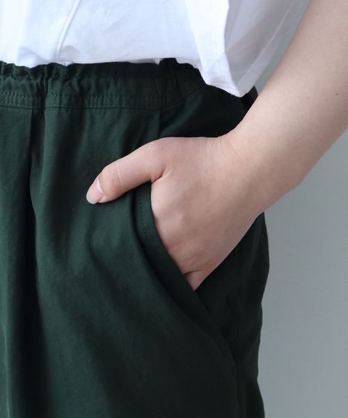 yuni（ユニ　）の「ハイツイストコットン　プロダクトダイテーパードパンツ（その他パンツ・レディース・グリーン/ブラウン/ブラック・M/S）」の5枚目の写真
