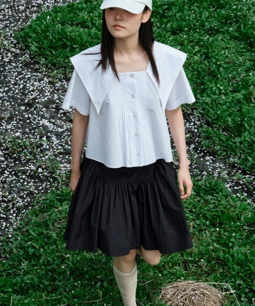 X MINJUKIM] SQUARE NECK PINTUCK SHIRT