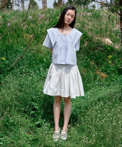 X MINJUKIM] SQUARE NECK PINTUCK SHIRT