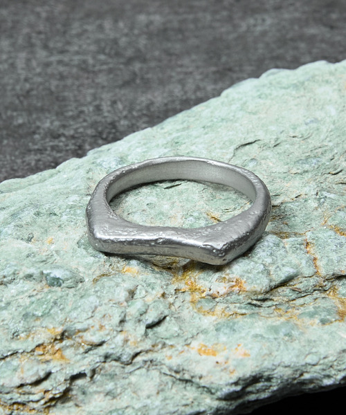GILD(ギルド)の「GILD ギルド / Warp top atypical narrow ring シルバー925エイティピカルナローリング / G251-RI02(リング・メンズ・シルバー/プラチナム/ゴールド・21号/19号/17号/15号/13号/11号/9号/7号)」の1枚目の写真