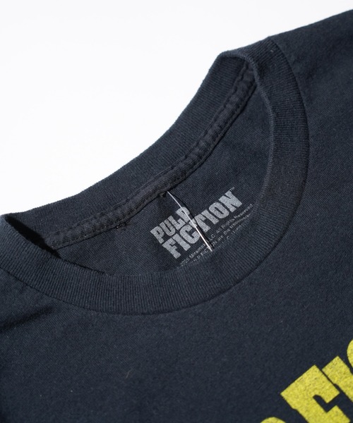 THRIFTY LOOK（スリフティールック）の「THRIFTY LOOK / スリフティールック THRIFTY "QUENTIN TARANTINO" TEE PULP FICTION RESERVOIR DOGS パルプフィクション レザボア・ドッグス ユーズド加工 ムービーTシャツ 映画Tシャツ（Tシャツ/カットソー・メンズ・ブラック/ブラック系1/ブラック系2/ブラック系3・MEDIUM/LARGE/X-LARGE）」の6枚目の写真