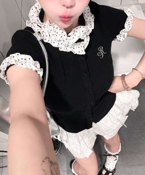 Achic(アシック)の「レースフリルカラーフロントボタンカットソー(Tシャツ/カットソー・レディース・ブラック・M)」の19枚目の写真