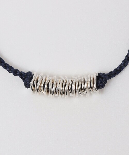 XOLO(ショロ)の「XOLO: PIECE LINK SILK CORD(ブレスレット・メンズ・ネイビー・ONE SIZE)」の3枚目の写真