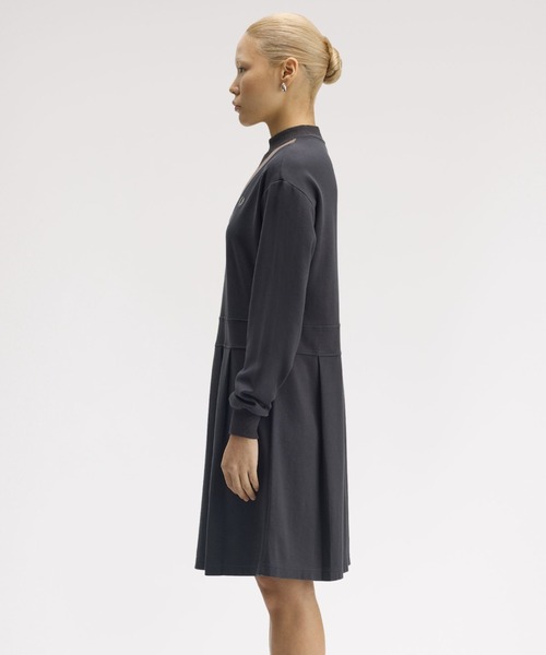 FRED PERRY（フレッドペリー）の「V-Insert Tipped Dress／Vトリムスウェットワンピース（ワンピース・レディース・チャコールグレー・10/8）」の10枚目の写真