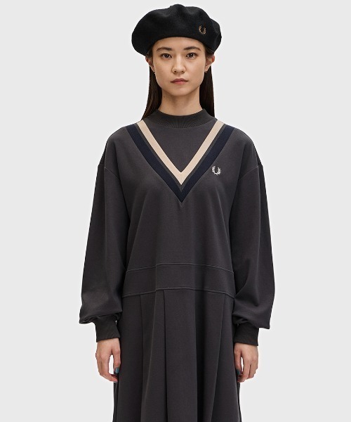 ほぼ未使用品-FRED PERRYフード付きトレーナーワンピース ほぼ未使用品-FRED PERRYフード付きトレーナーワンピース
