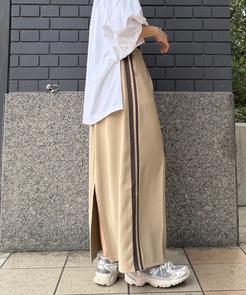 ISOOK（アイスー）の「【ISOOK / アイスー】サイドラインスラックススカート / ナロースカート ロング オフィスカジュアル ハイウエスト 黒 グレー ベージュ  ZOZOTOWN限定（スカート・レディース・ブラック/グレー/ベージュ・FREE）」の6枚目の写真