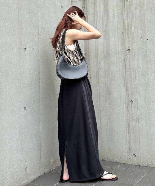 ISOOK（アイスー）の「【ISOOK / アイスー】サイドラインスラックススカート / ナロースカート ロング オフィスカジュアル ハイウエスト 黒 グレー ベージュ  ZOZOTOWN限定（スカート・レディース・ブラック/グレー/ベージュ・FREE）」の17枚目の写真