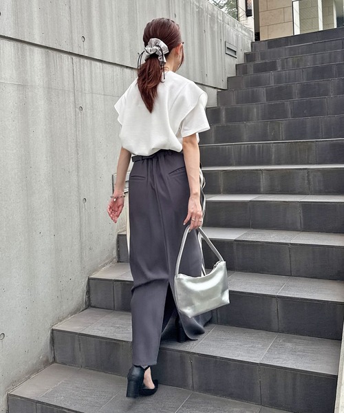 ISOOK（アイスー）の「【ISOOK / アイスー】サイドラインスラックススカート / ナロースカート ロング オフィスカジュアル ハイウエスト 黒 グレー ベージュ  ZOZOTOWN限定（スカート・レディース・ブラック/グレー/ベージュ・FREE）」の13枚目の写真