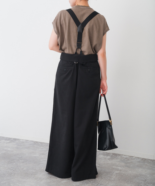 Spick & Span(スピックアンドスパン)の「サスペンダー付きピーチツイルタックパンツ(その他パンツ・レディース・ブラック/ブラウン・36/38)」の7枚目の写真