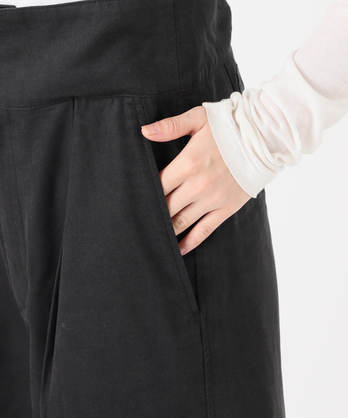 Spick & Span(スピックアンドスパン)の「サスペンダー付きピーチツイルタックパンツ(その他パンツ・レディース・ブラック/ブラウン・36/38)」の21枚目の写真