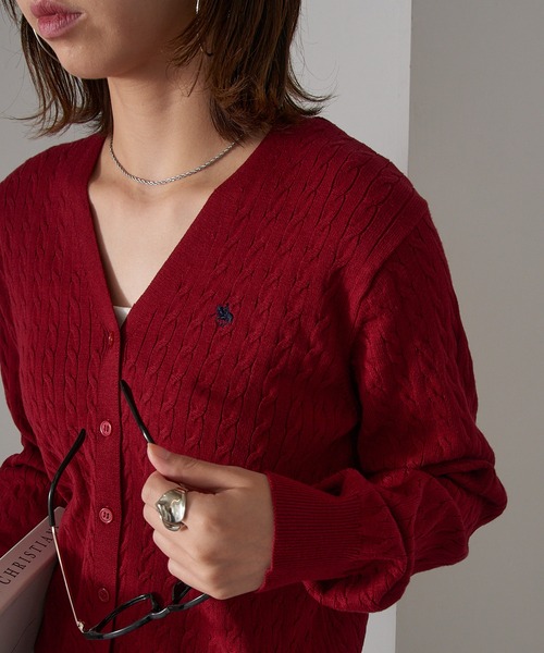POLO BCS(ポロ ビーシーエス)の「【POLO BCS】ZOZO限定商品 ケーブル編み ワンポイントポニー刺繍 Vネックカーディガン(カーディガン/ボレロ・レディース・ブラック/ネイビー/グレー/レッド・M/L)」の9枚目の写真