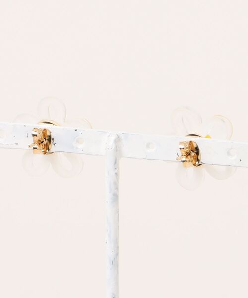 Casselini（キャセリーニ）の「Casselini(キャセリーニ)クリアフラワーピアス（ピアス（両耳用）・レディース・ピンク/グリーン/ホワイト/オレンジ/ブルー・FREE）」の7枚目の写真