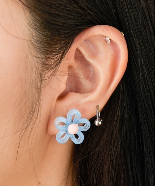 Casselini（キャセリーニ）の「Casselini(キャセリーニ)クリアフラワーピアス（ピアス（両耳用）・レディース・ピンク/グリーン/ホワイト/オレンジ/ブルー・FREE）」の3枚目の写真