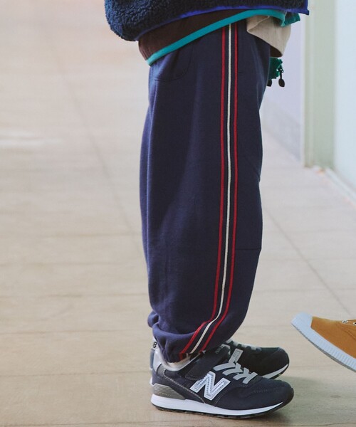 BEAMS mini(ビームスミニ)の「ライン スウェット パンツ 2025FW(90~140cm)(その他パンツ・キッズ・ダークグリーン/ネイビー・90/100/110/120/130/140)」の1枚目の写真