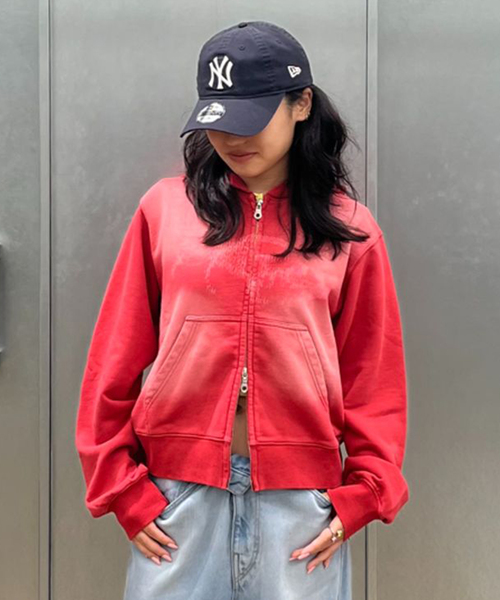 JOINT WORKS（ジョイントワークス）の「タトゥーグラフィック サンフェードフーディー / Tattoo Graphic Sun-faded Hoodie（パーカー・レディース・カーキ/ネイビー/レッド・FREE）」の3枚目の写真