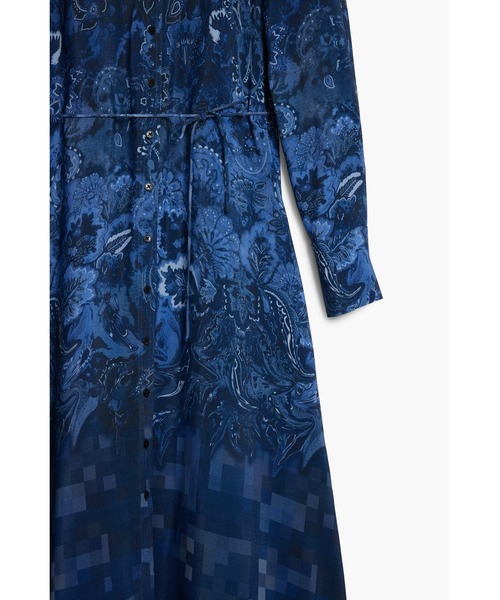 Desigual(デシグアル)の「ペイズリー柄シャツカラーロングドレス長袖ウエストタイ付き(ワンピース・レディース・ブルー・S/M/L/XL/XS)」の2枚目の写真