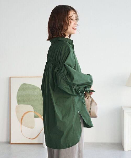 Green　Parks（グリーンパークス）の「イージーケア袖シャーリングシャツ（シャツ/ブラウス・レディース・ベージュ/チャコールグレー/ブラウン/グリーン/サックスブルー・FREE）」の19枚目の写真