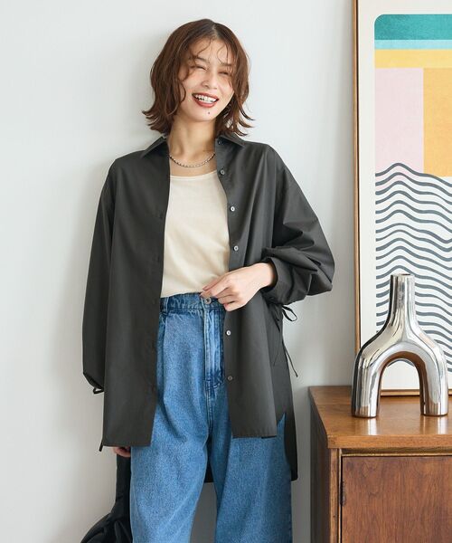 Green　Parks（グリーンパークス）の「イージーケア袖シャーリングシャツ（シャツ/ブラウス・レディース・ベージュ/チャコールグレー/ブラウン/グリーン/サックスブルー・FREE）」の12枚目の写真