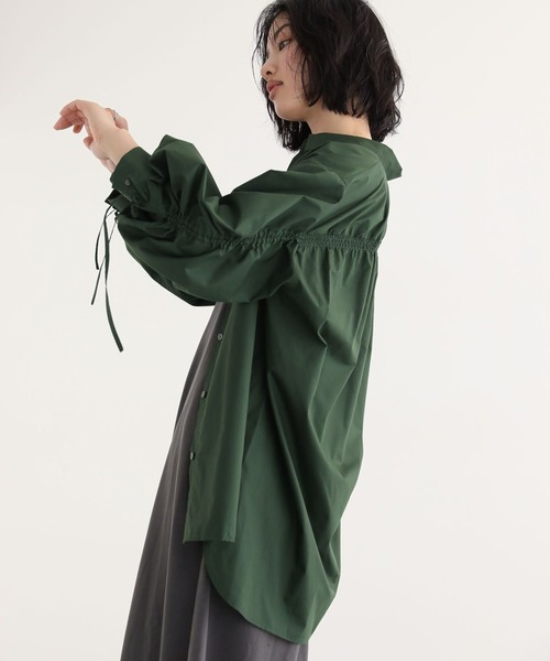 Green　Parks（グリーンパークス）の「イージーケア袖シャーリングシャツ（シャツ/ブラウス・レディース・ベージュ/チャコールグレー/ブラウン/グリーン/サックスブルー・FREE）」の4枚目の写真