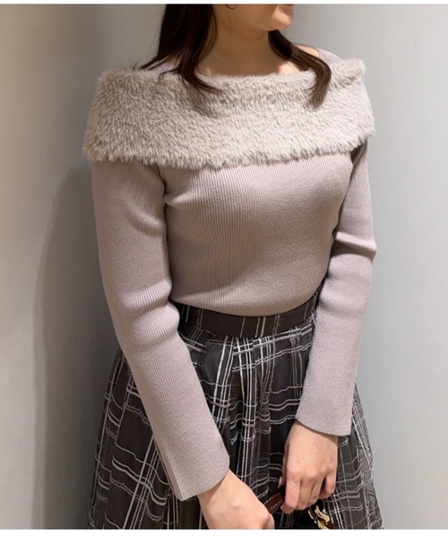 新品タグ付　ジャスグリッティ　ファーリーオフショルニット ファーリーオフショルニット（ニット/セーター）｜JUSGLITTY（ジャス